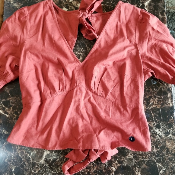 Abercrombie & Fitch Tops - Abercrombie open back top 💗💓💗